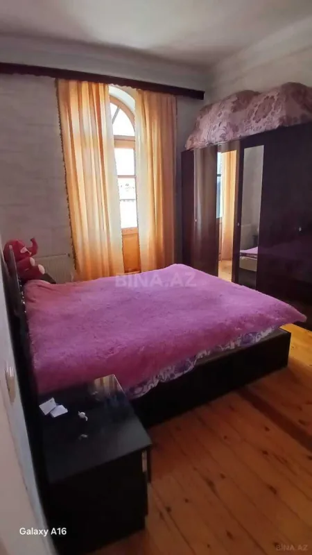 Satılır 7 otaqlı həyət evi 140 m²