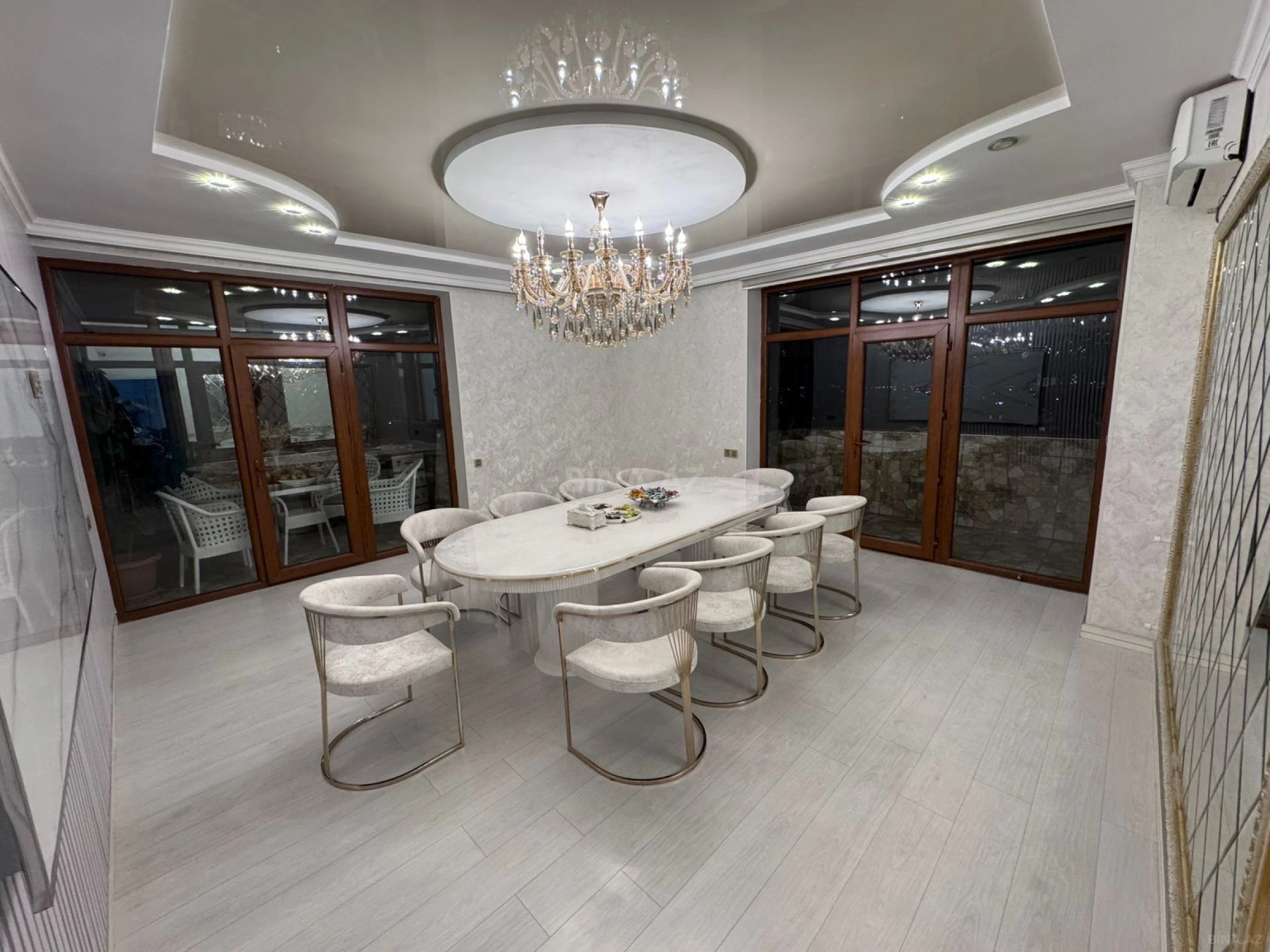 Satılır 3 otaqlı mənzil 125 m²