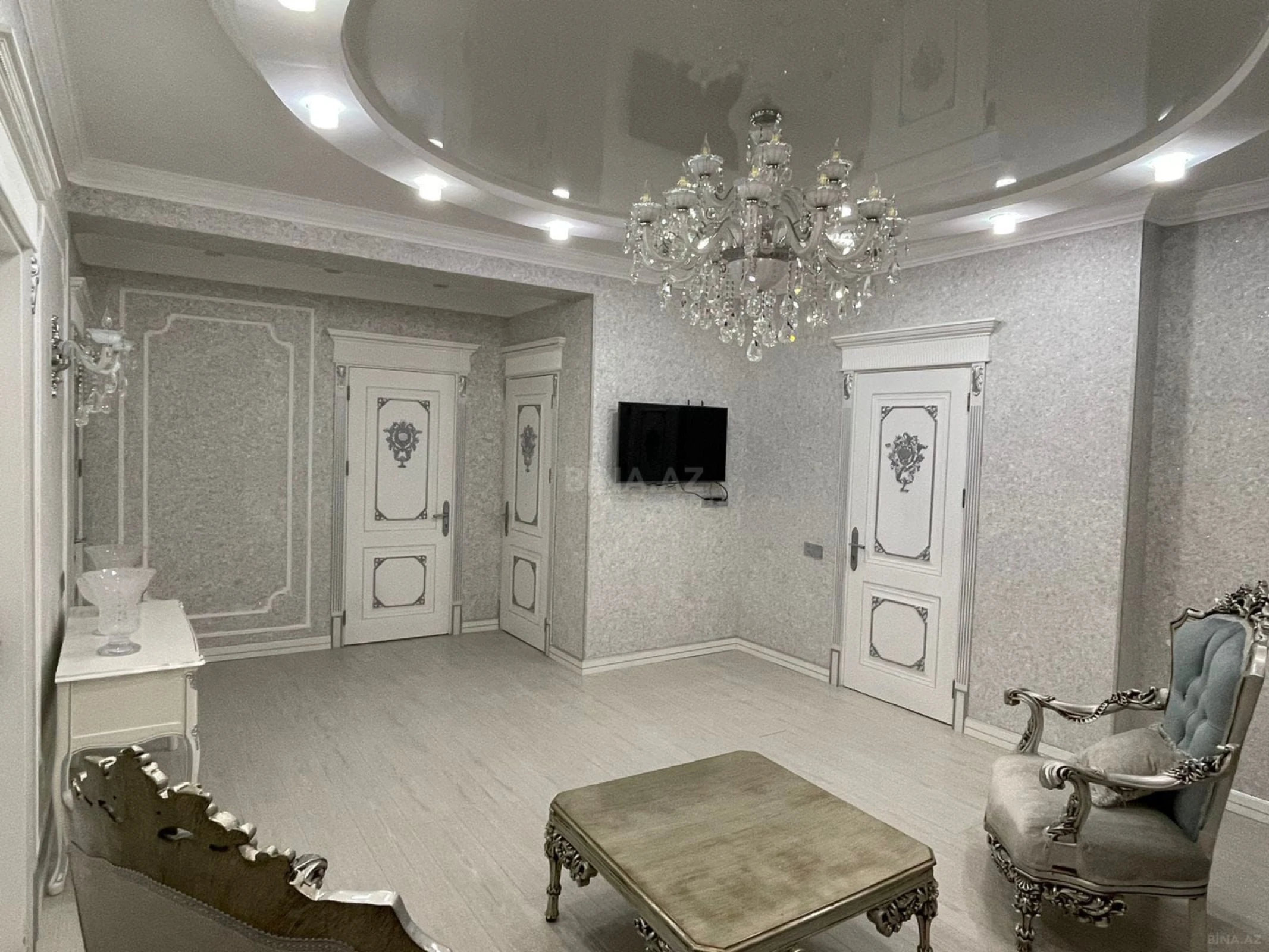 Satılır 3 otaqlı mənzil 125 m²