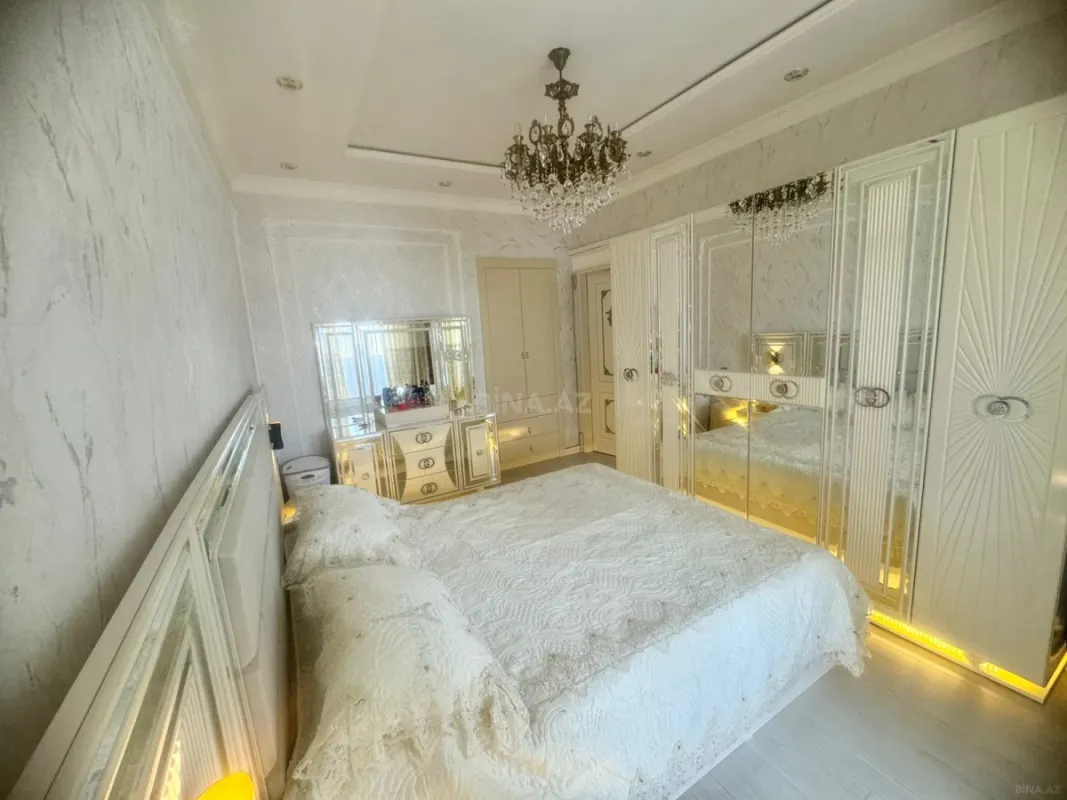 Satılır 3 otaqlı mənzil 125 m²