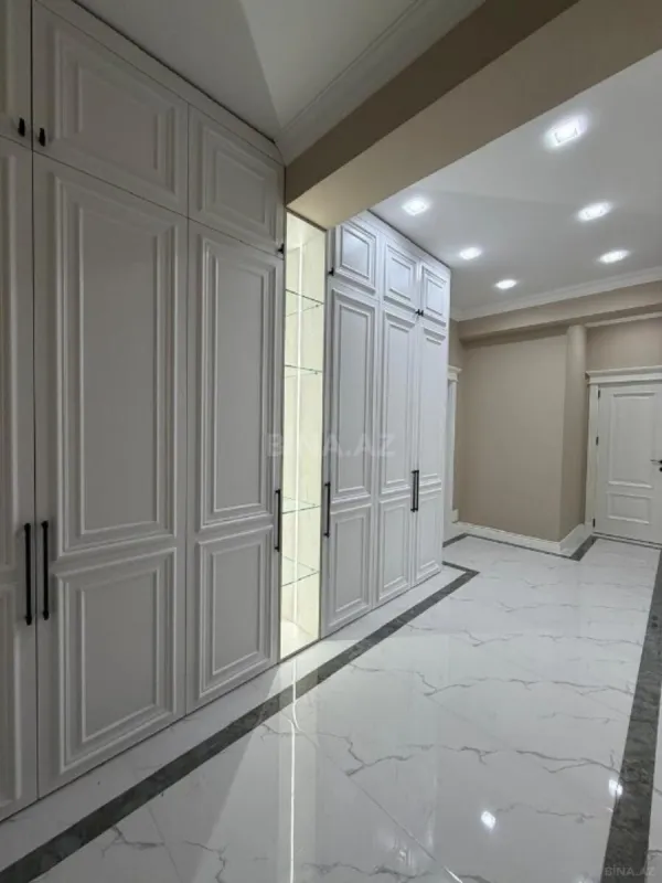 Satılır 4 otaqlı mənzil 117 m²