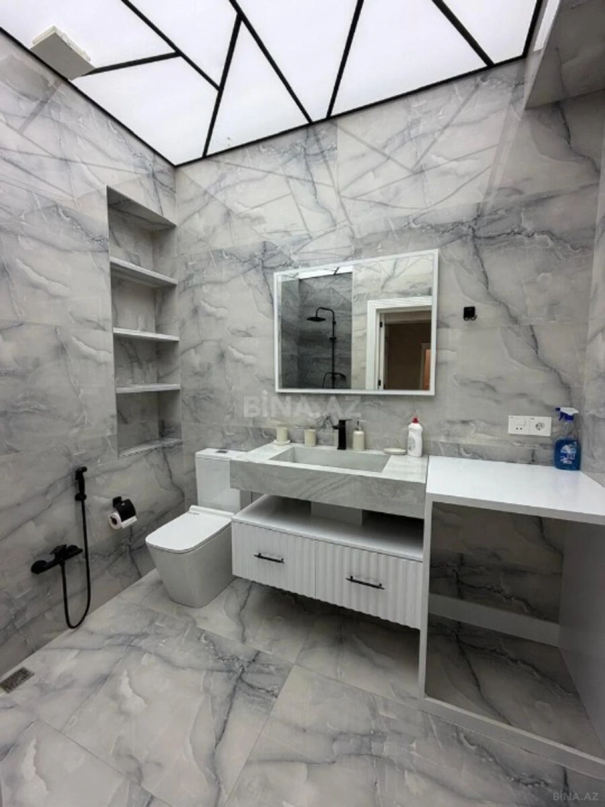 Satılır 4 otaqlı mənzil 117 m²