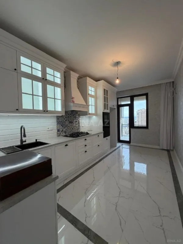 Satılır 4 otaqlı mənzil 117 m²