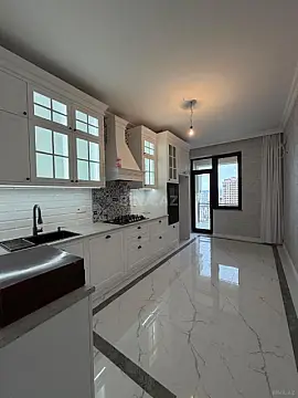Satılır 4 otaqlı mənzil 117 m²