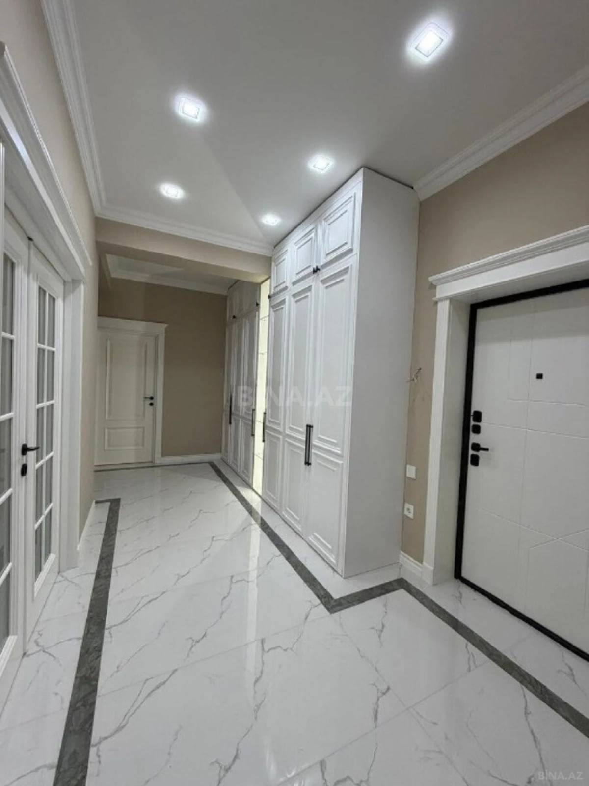 Satılır 4 otaqlı mənzil 117 m²