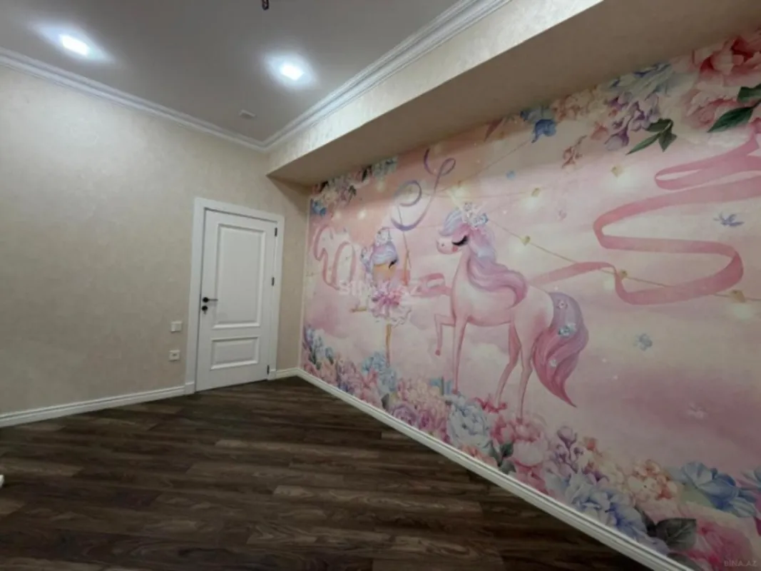 Satılır 4 otaqlı mənzil 117 m²