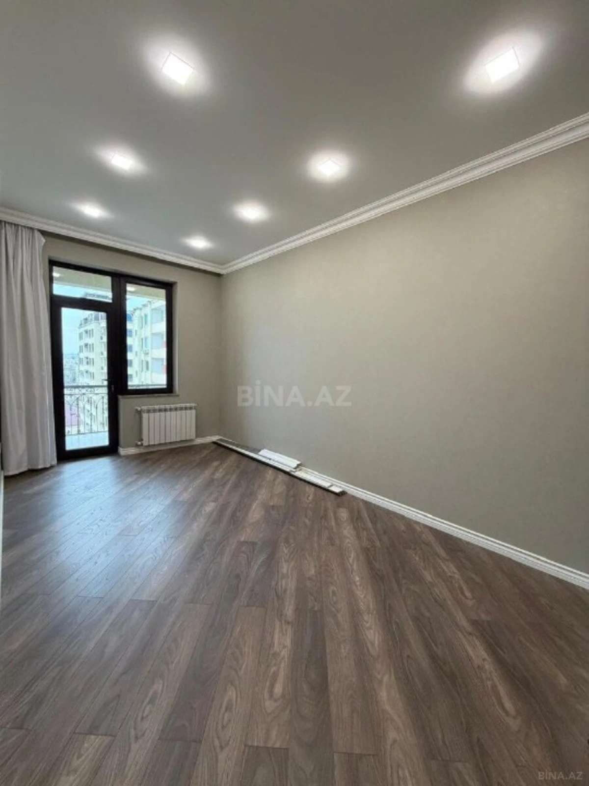 Satılır 4 otaqlı mənzil 117 m²