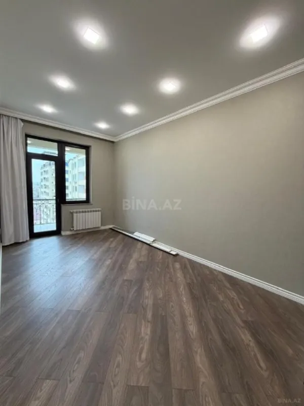 Satılır 4 otaqlı mənzil 117 m²