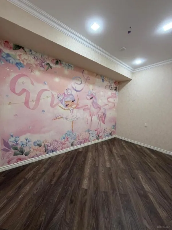 Satılır 4 otaqlı mənzil 117 m²