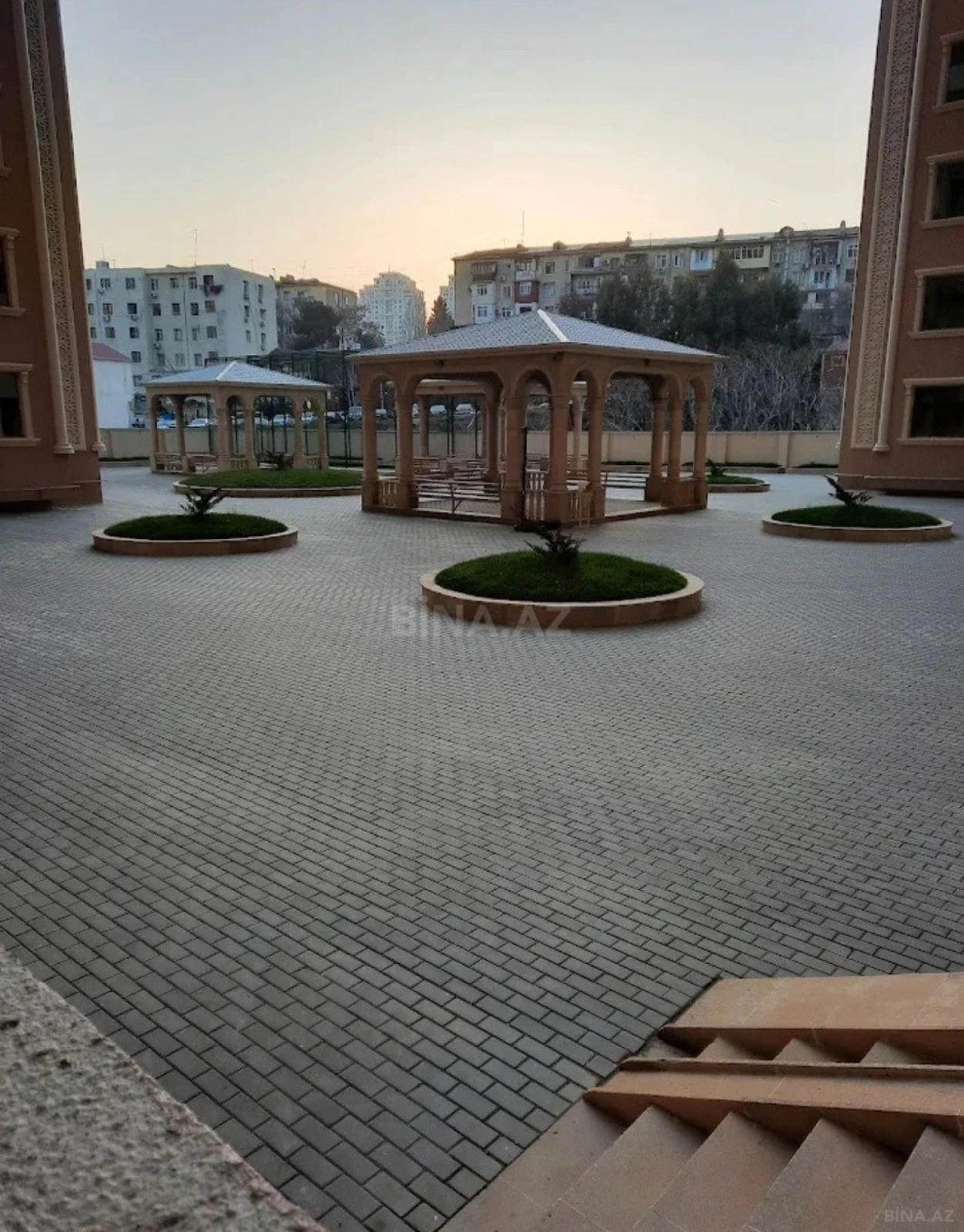 Satılır 2 otaqlı mənzil 110 m²
