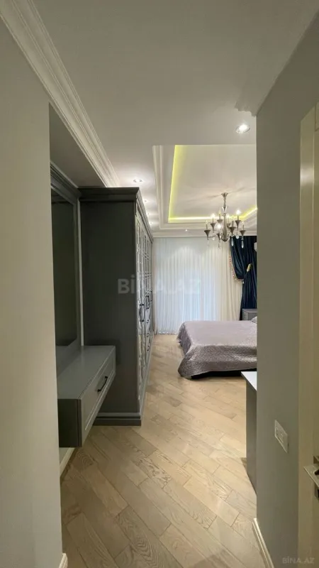 Satılır 4 otaqlı mənzil 140 m²