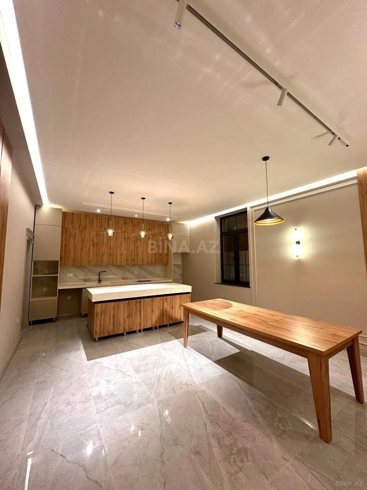 Satılır 9 otaqlı həyət evi 437 m²