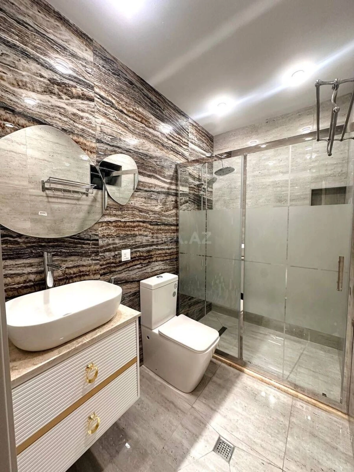 Satılır 9 otaqlı həyət evi 437 m²