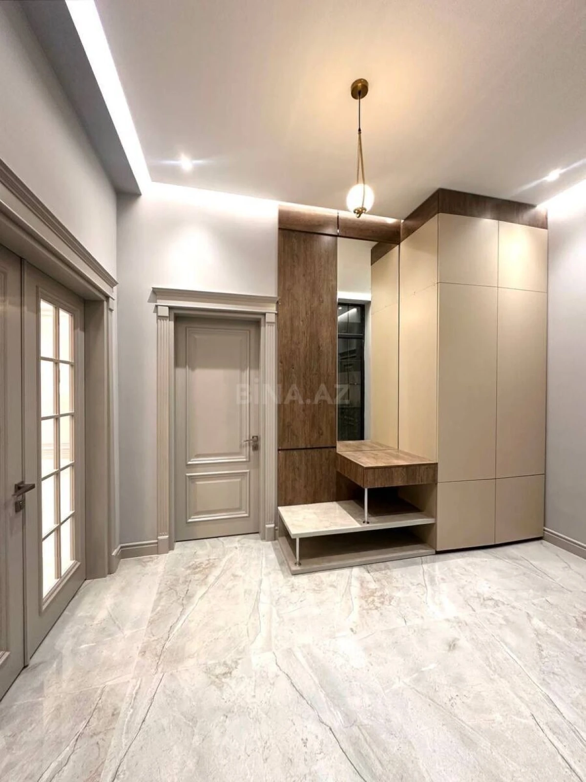 Satılır 9 otaqlı həyət evi 437 m²