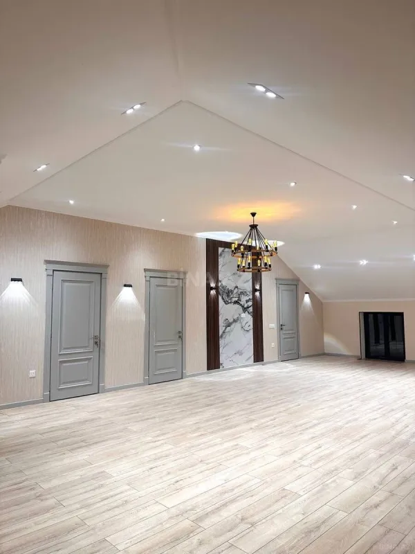 Satılır 9 otaqlı həyət evi 437 m²