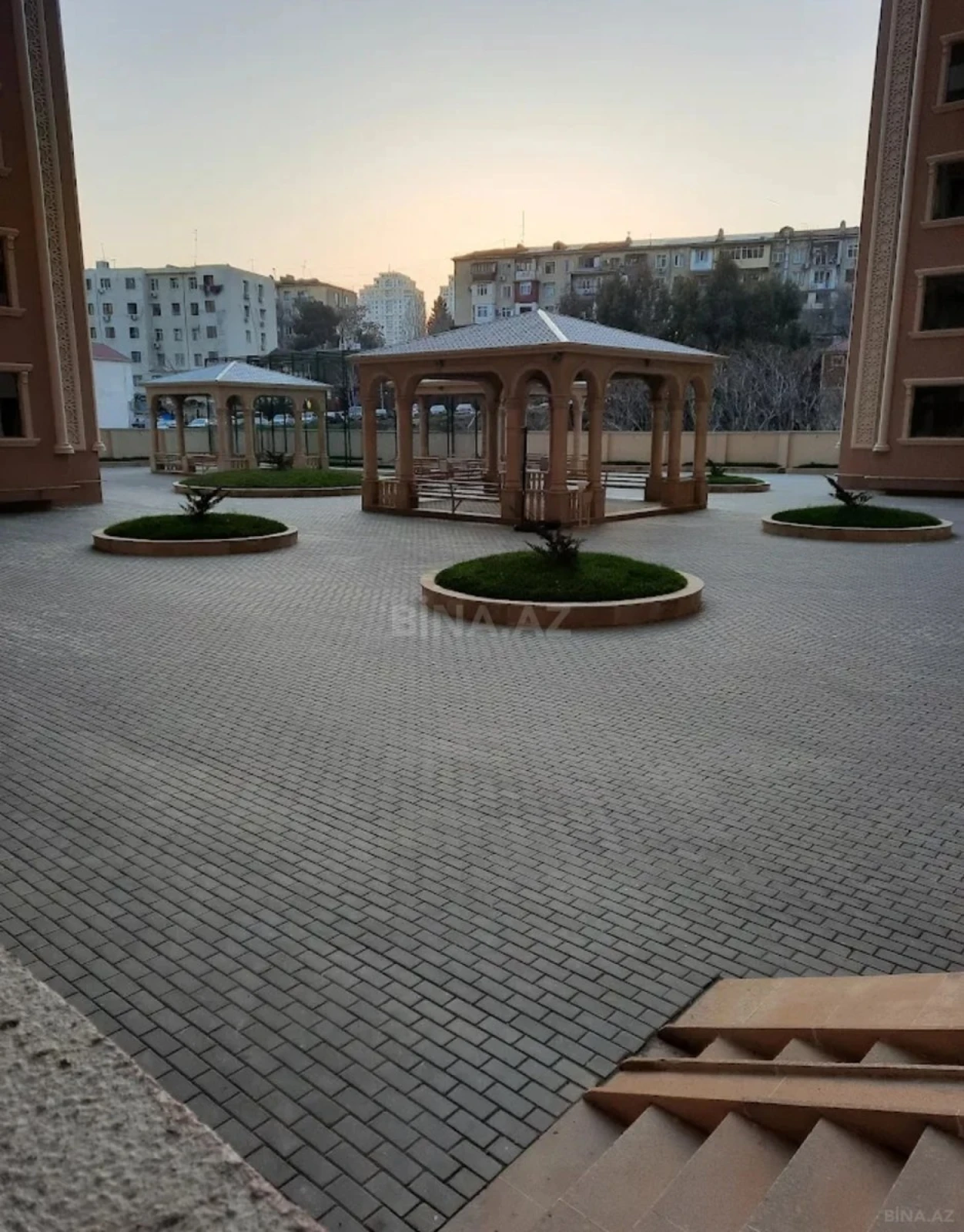 Satılır 2 otaqlı mənzil 110 m²
