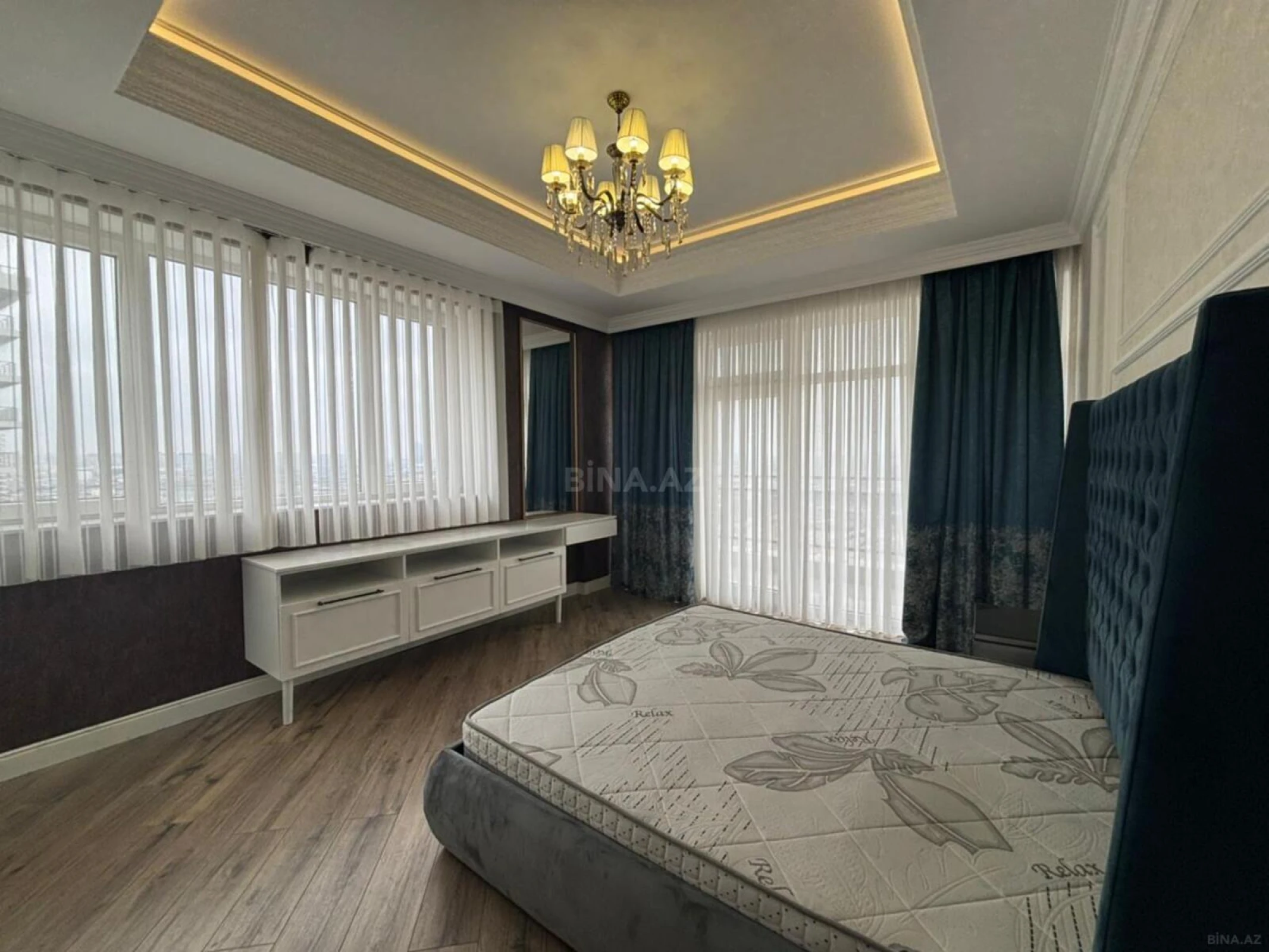 Satılır 3 otaqlı mənzil 120 m²