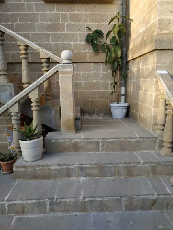 Satılır 10 otaqlı həyət evi 850 m²