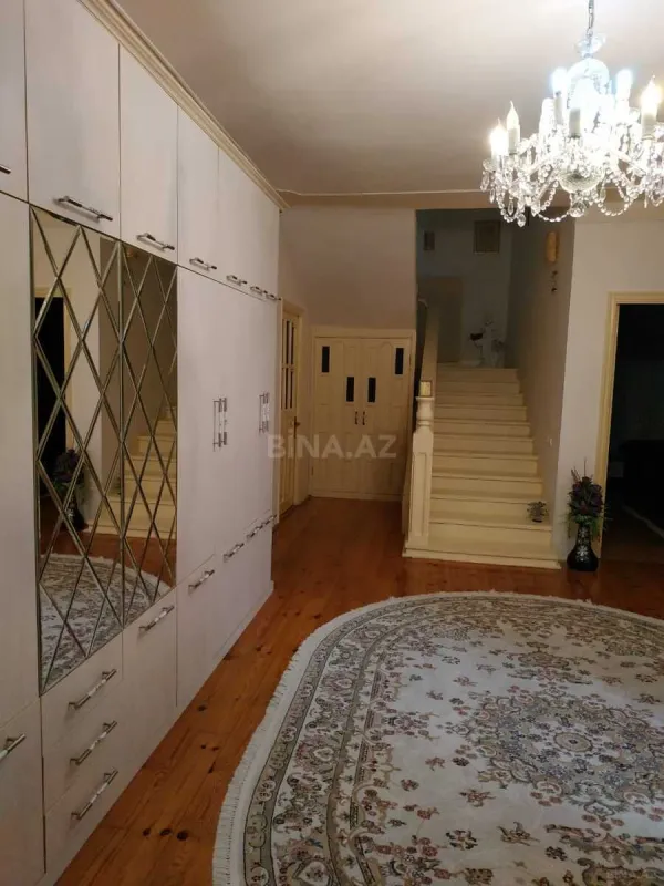 Satılır 10 otaqlı həyət evi 850 m²