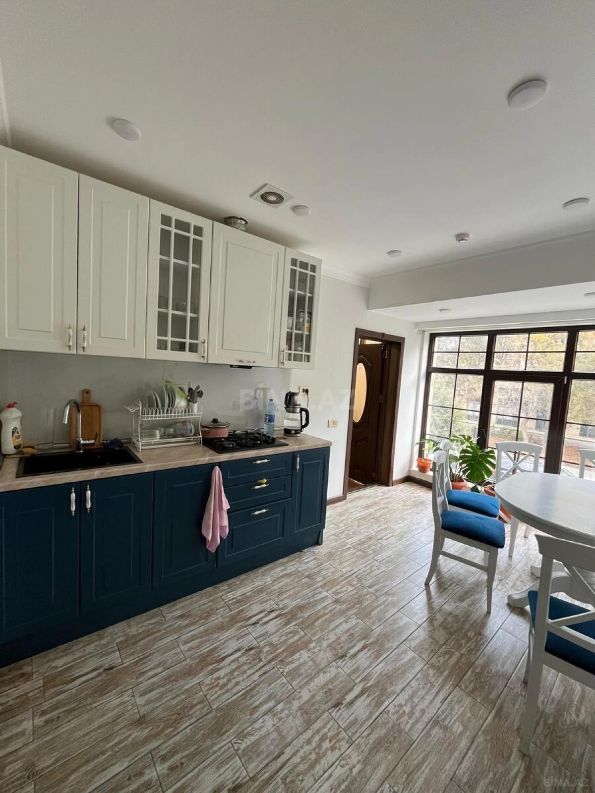 Kirayə verilir 8 otaqlı ofis 200 m²