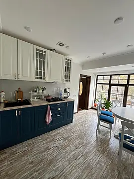 Kirayə verilir 8 otaqlı ofis 200 m²