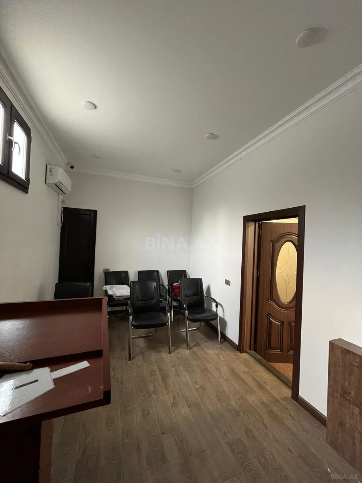 Kirayə verilir 8 otaqlı ofis 200 m²