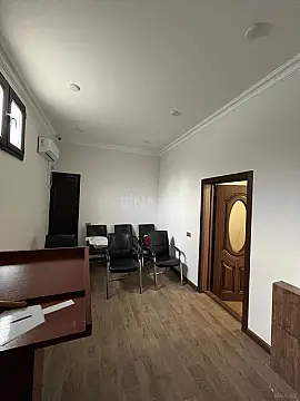 Kirayə verilir 8 otaqlı ofis 200 m²