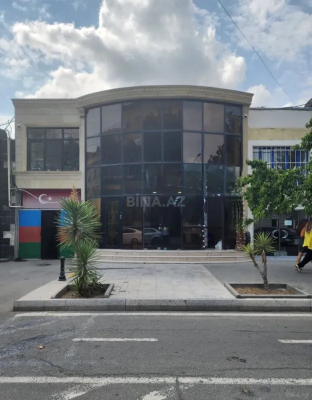 Kirayə verilir 8 otaqlı ofis 200 m²