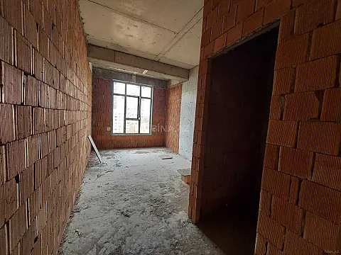 Satılır 2 otaqlı mənzil 102 m²