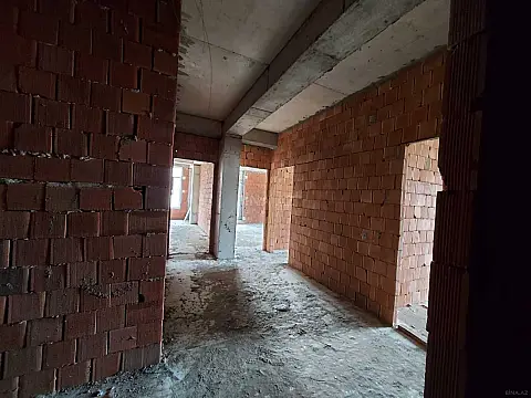Satılır 2 otaqlı mənzil 102 m²