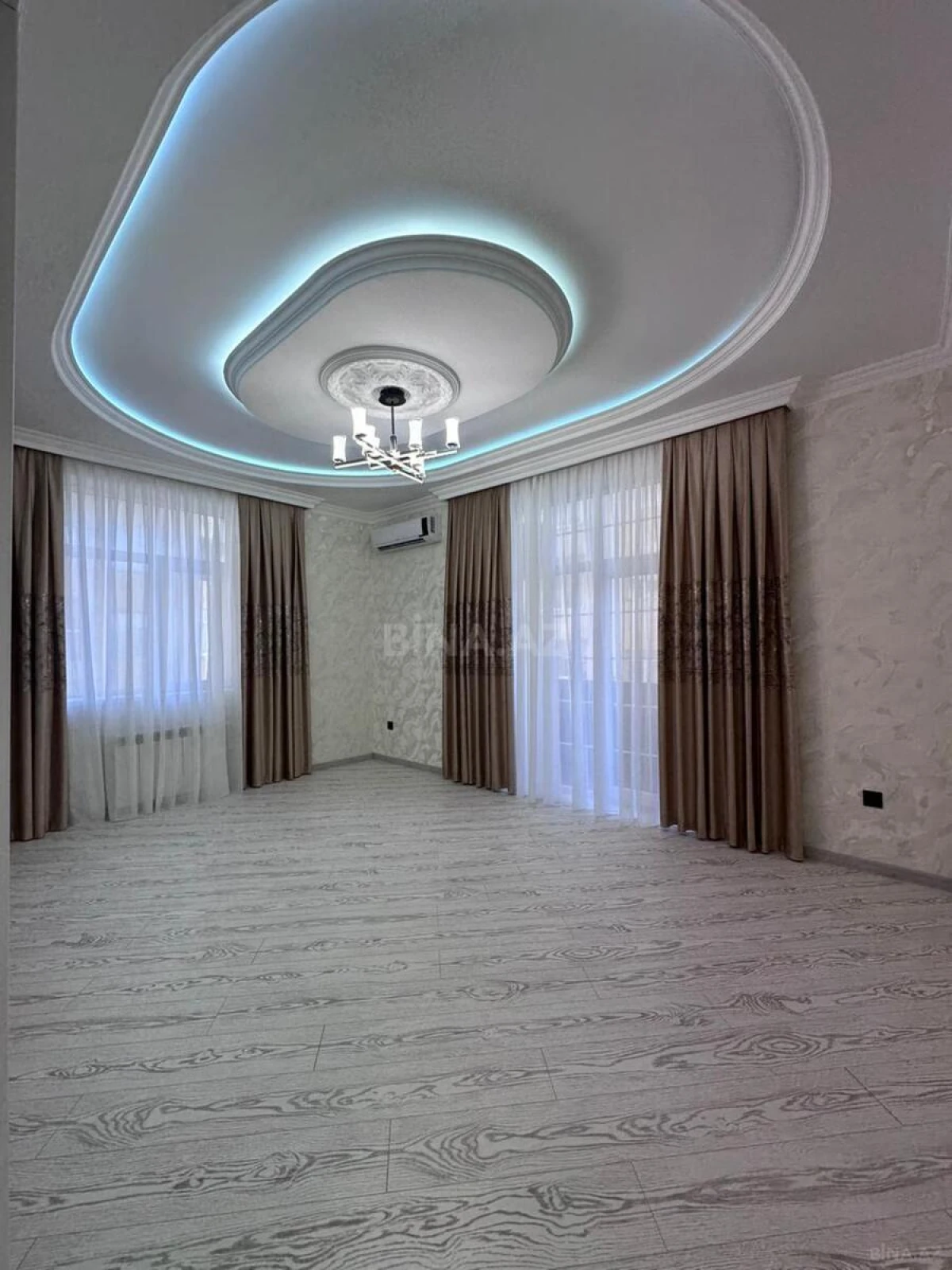 Satılır 2 otaqlı mənzil 77 m²