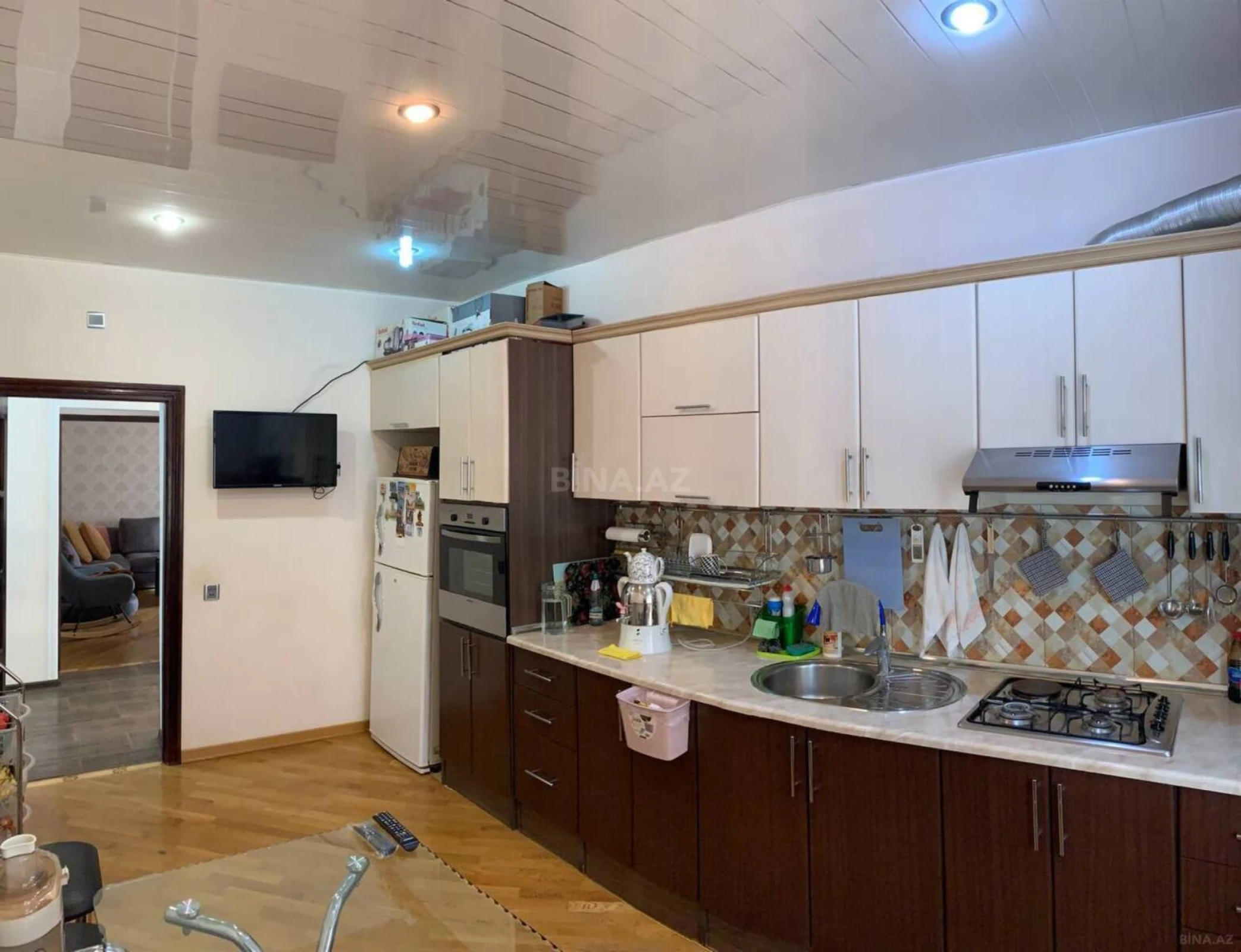 Satılır 6 otaqlı həyət evi 180 m²