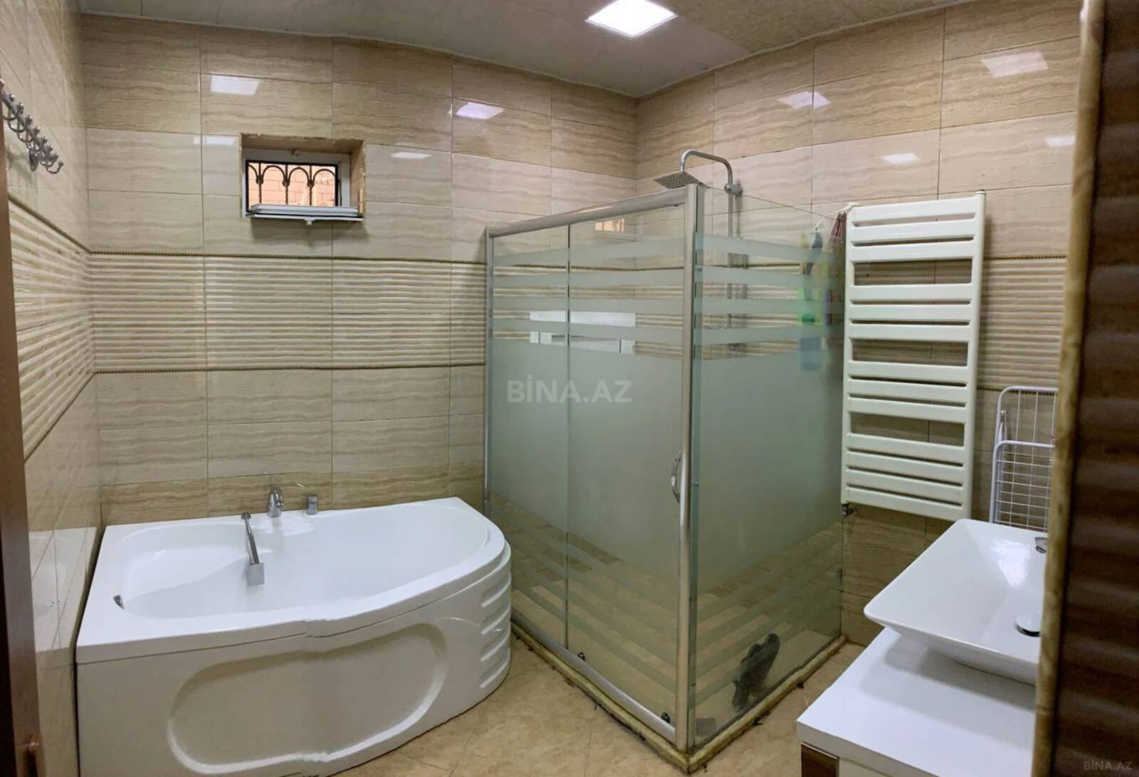 Satılır 6 otaqlı həyət evi 180 m²