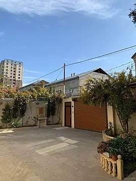 Satılır 6 otaqlı həyət evi 180 m²