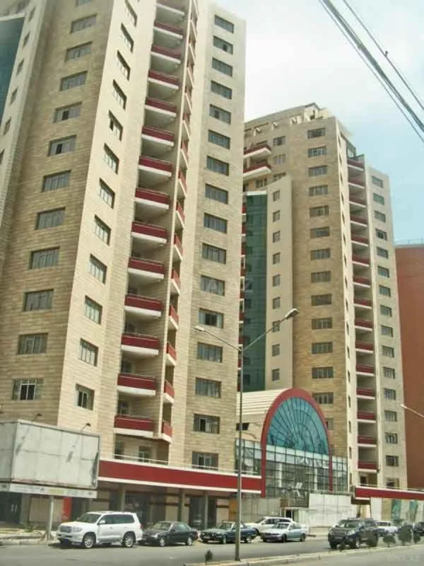 Satılır 3 otaqlı mənzil 165 m²