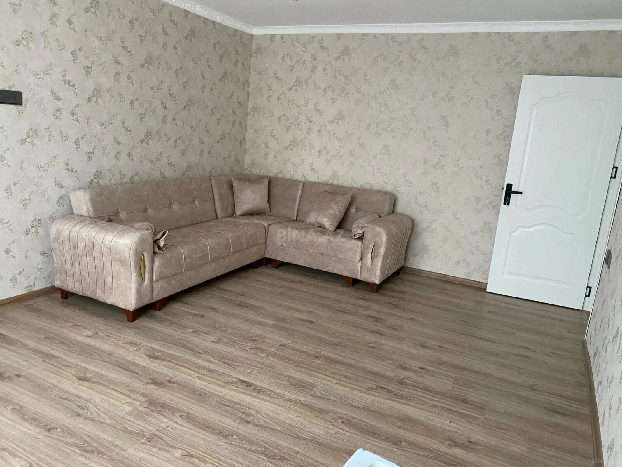 Kirayə verilir 4 otaqlı mənzil 140 m²