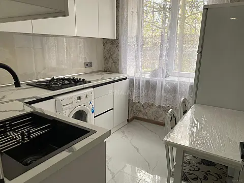 Kirayə verilir 4 otaqlı mənzil 140 m²