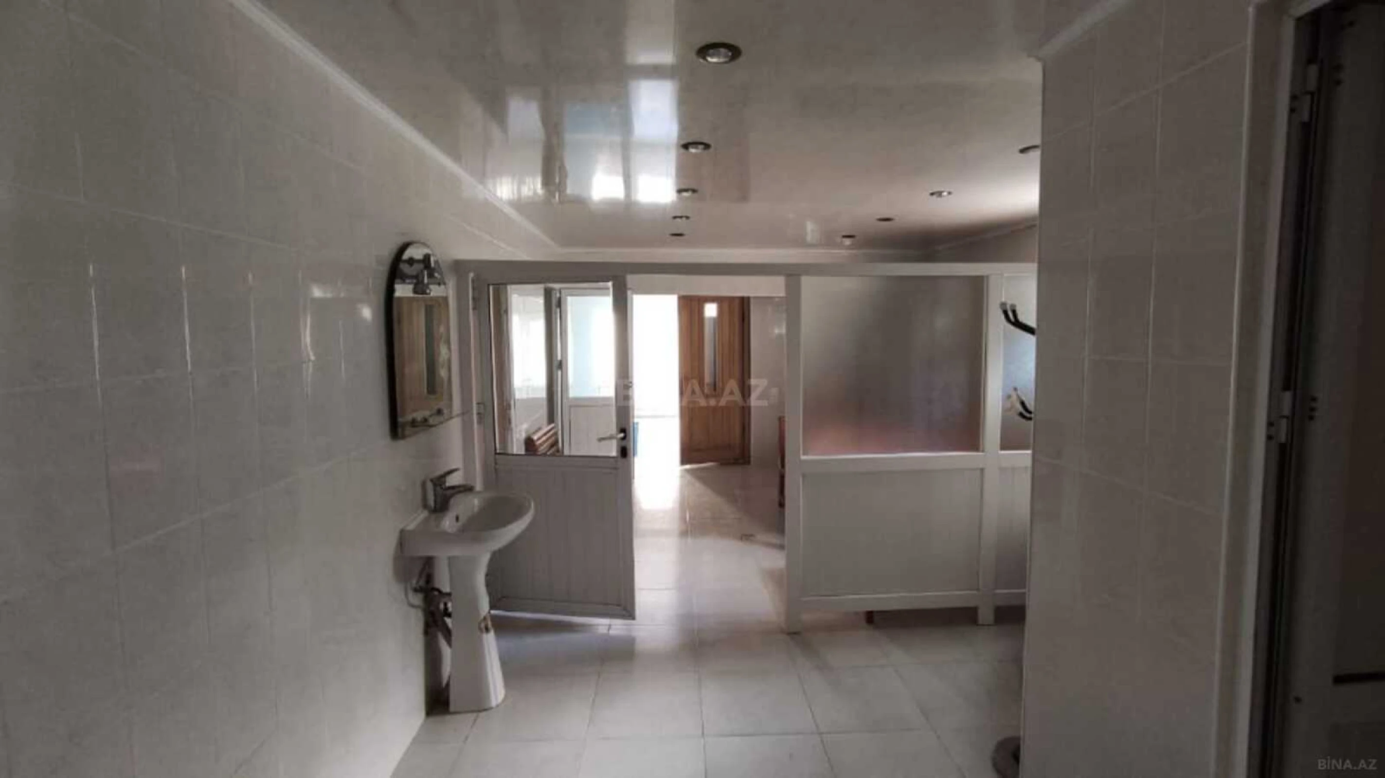 Satılır 8 otaqlı həyət evi 250 m²