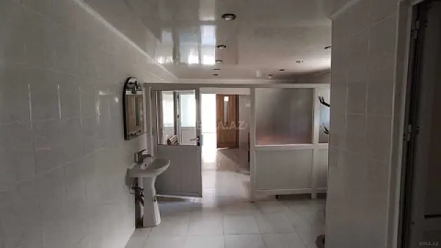 Satılır 8 otaqlı həyət evi 250 m²