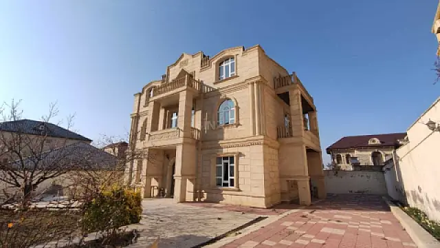 Satılır 8 otaqlı həyət evi 250 m²