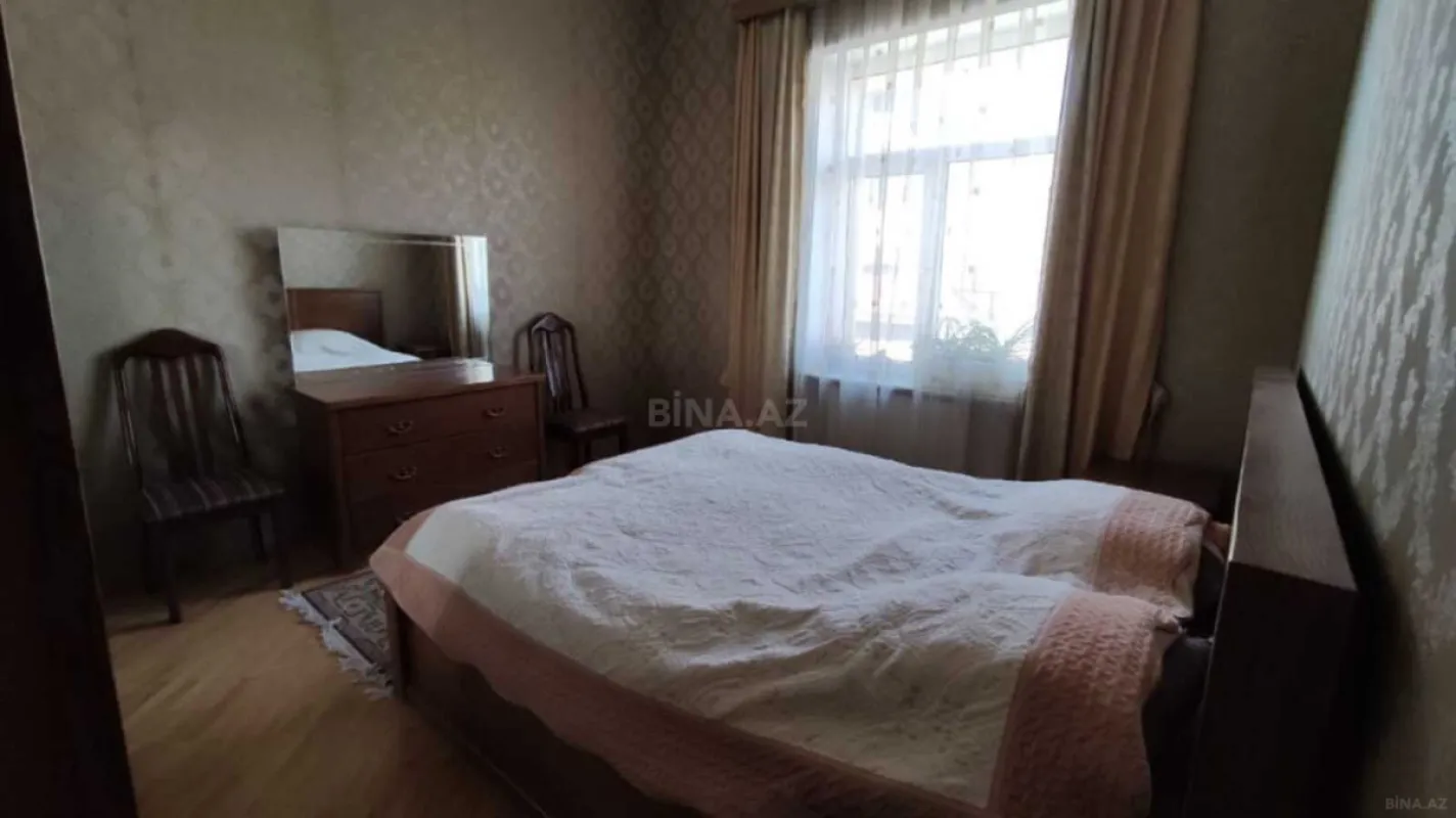 Satılır 8 otaqlı həyət evi 250 m²