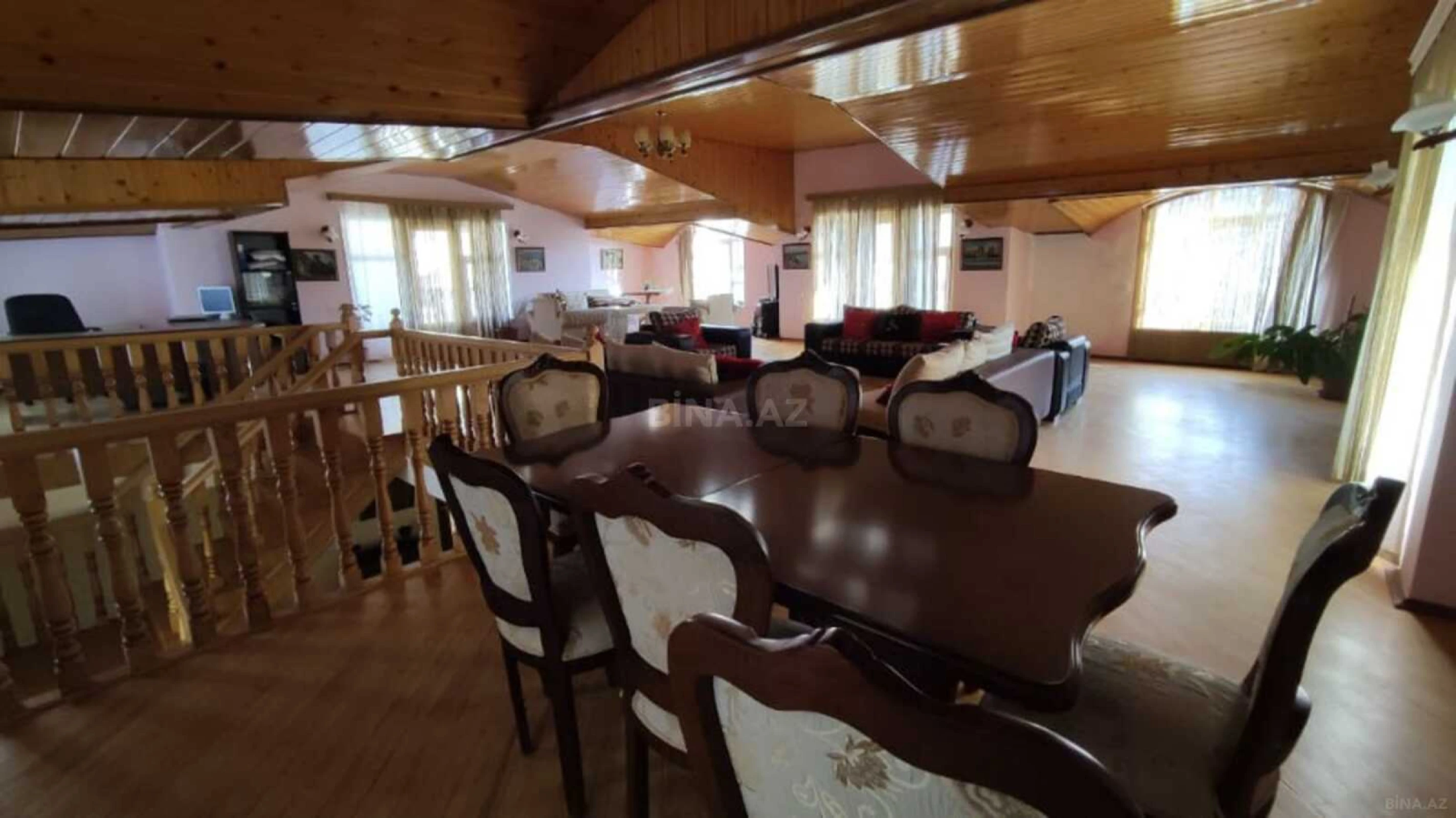 Satılır 8 otaqlı həyət evi 250 m²