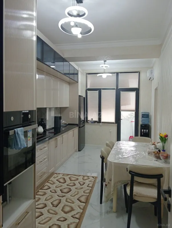 Satılır 4 otaqlı mənzil 136 m²