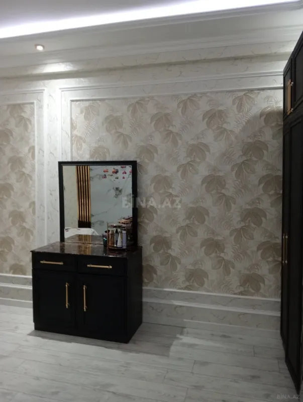 Satılır 4 otaqlı mənzil 136 m²