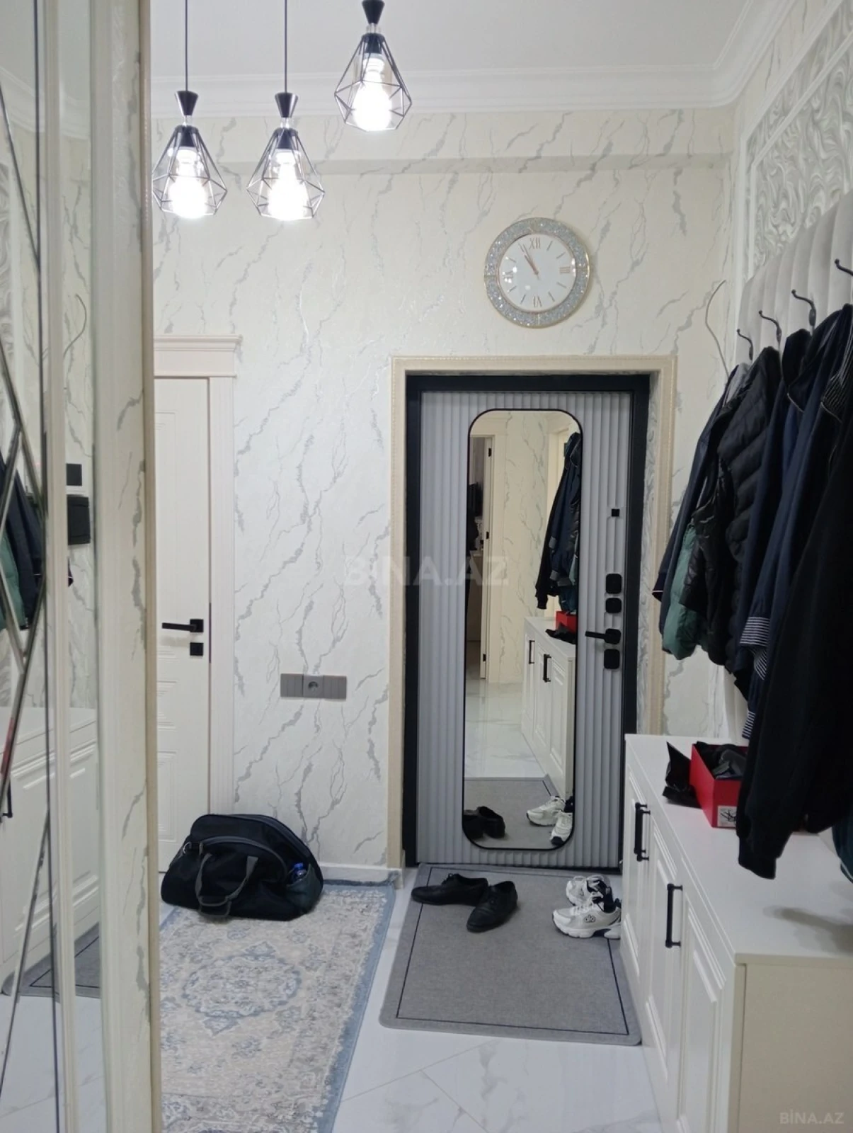 Satılır 4 otaqlı mənzil 136 m²
