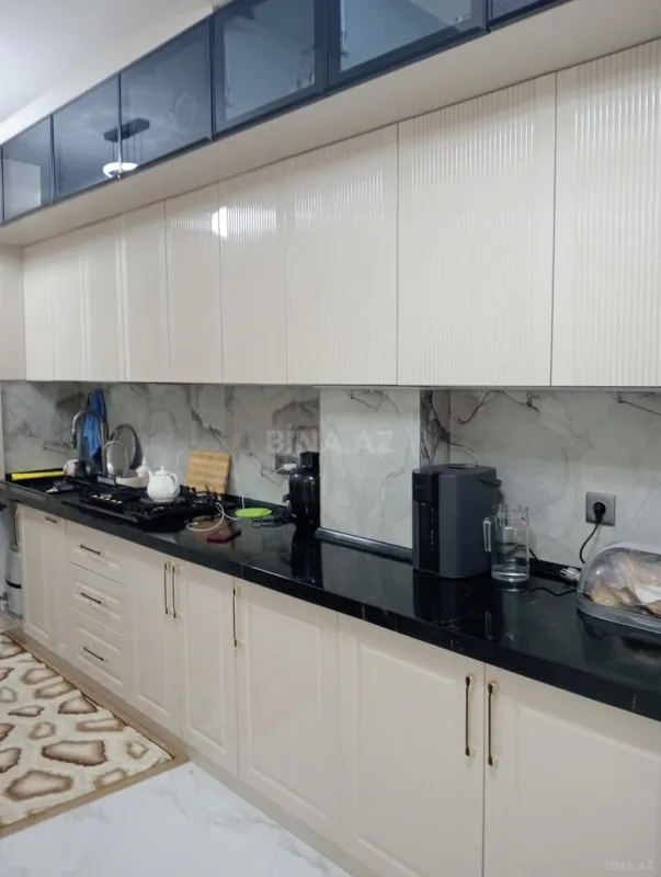 Satılır 4 otaqlı mənzil 136 m²