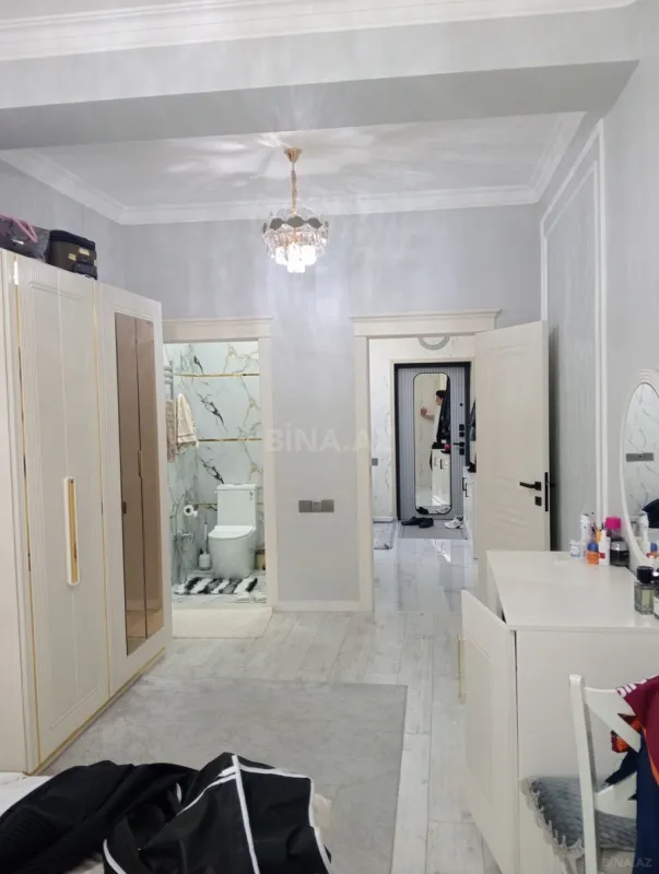 Satılır 4 otaqlı mənzil 136 m²