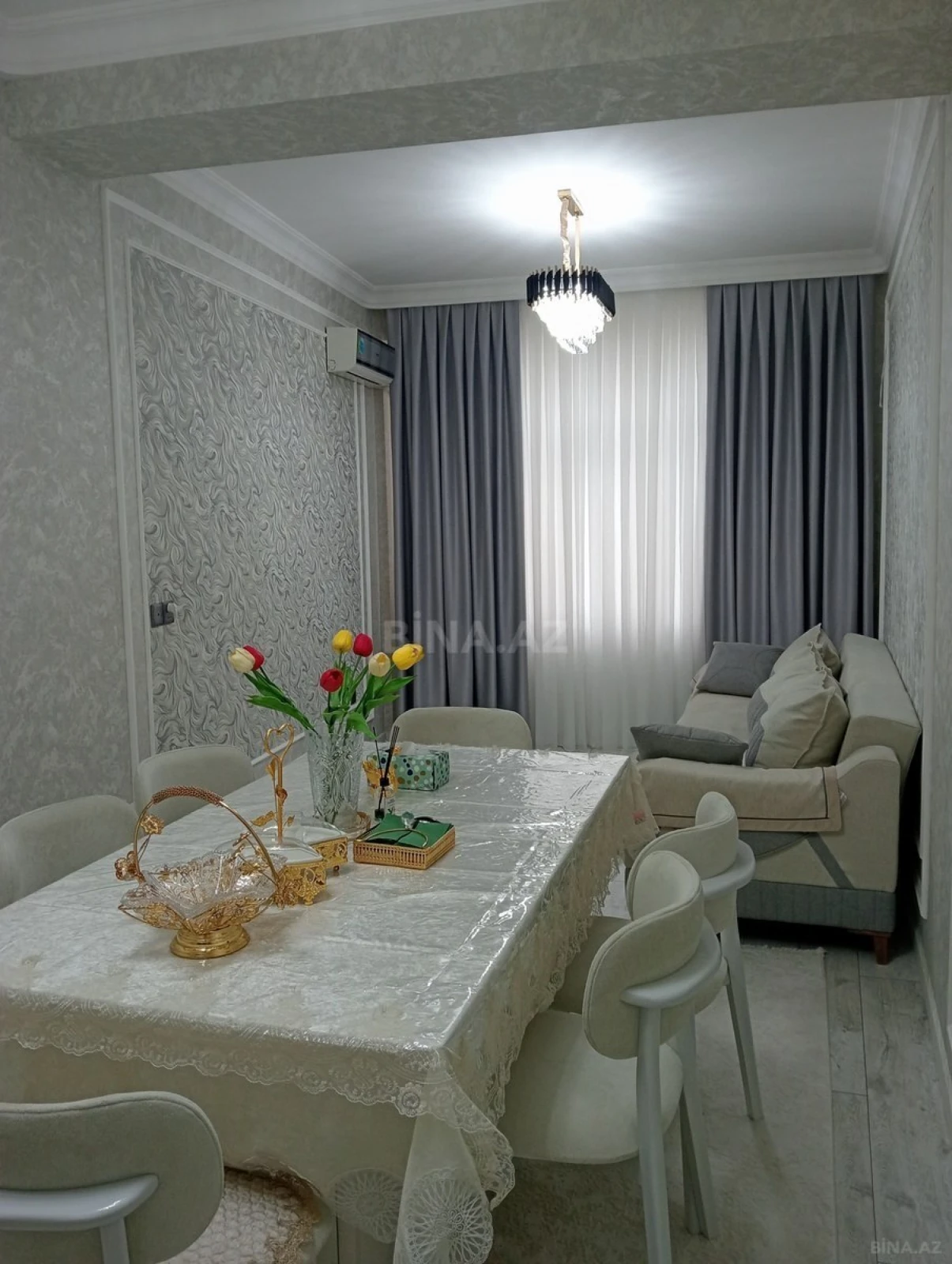 Satılır 4 otaqlı mənzil 136 m²