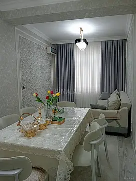 Satılır 4 otaqlı mənzil 136 m²