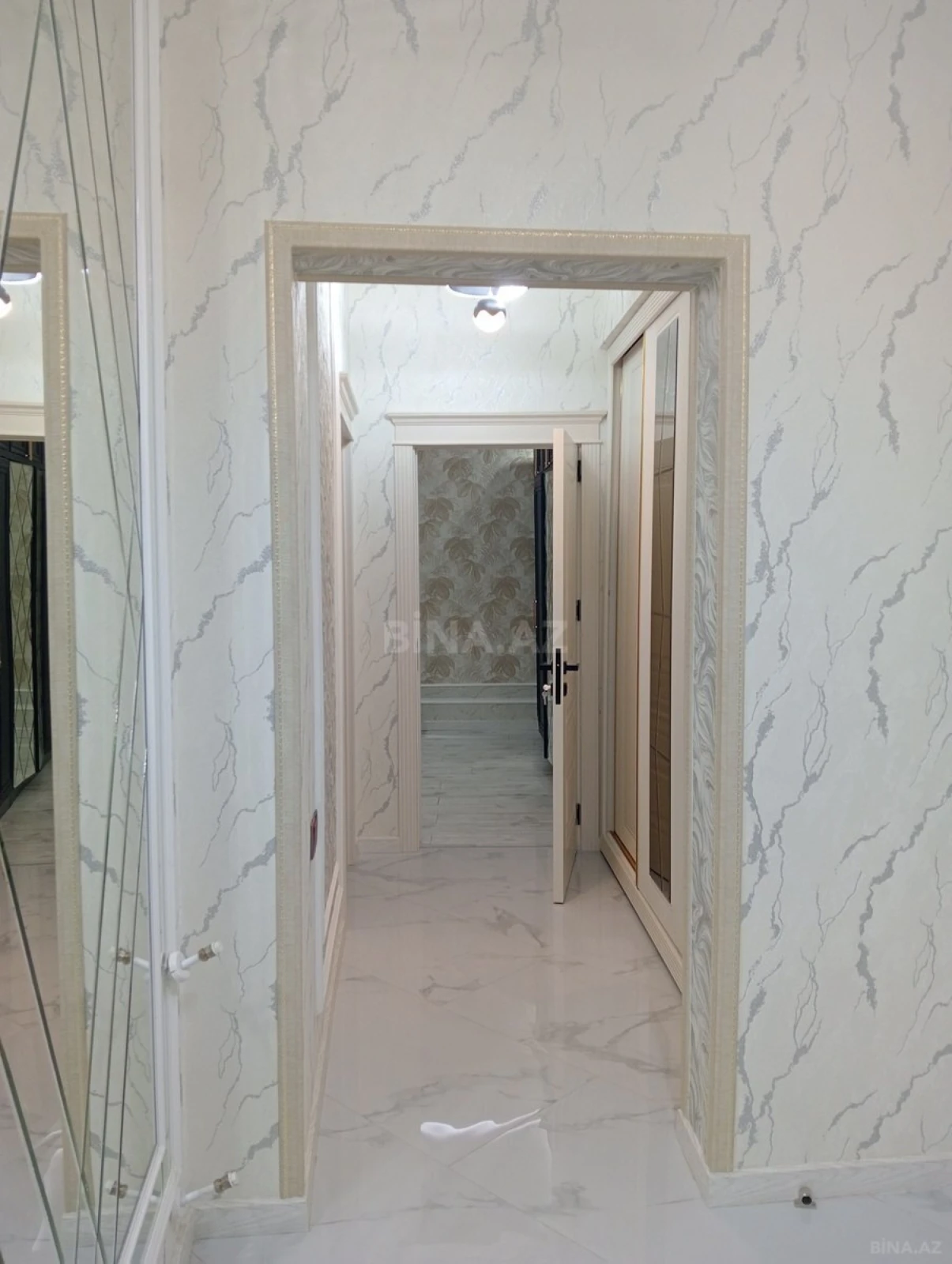 Satılır 4 otaqlı mənzil 136 m²